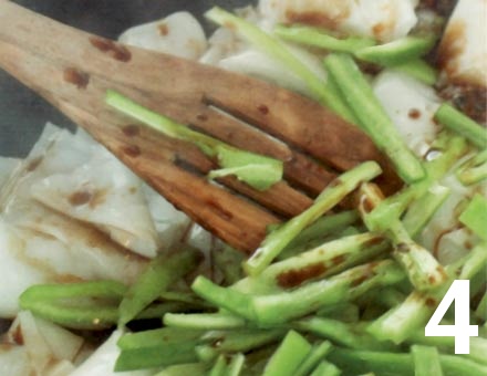 Preparacion de Receta de Cocina: Tallarines de Arroz con Brócoli y Ají - Paso 4