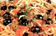 Preparación de Spaghetti alla Puttanesca