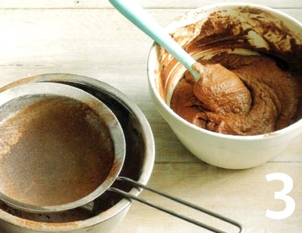 Preparacion de Pastel con Dulce de Chocolate - Paso 3