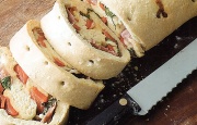 Preparación de Stromboli con Salchichón, Pimiento y Queso