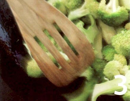 Preparacion de Receta de Cocina: Tallarines de Arroz con Brócoli y Ají - Paso 3