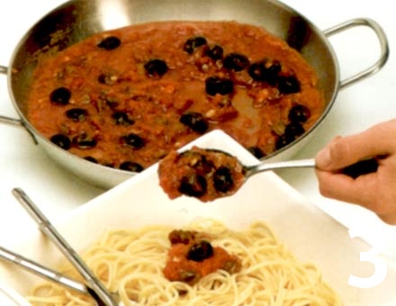 Preparacion de Receta de Cocina: Spaghetti alla Puttanesca - Paso 3